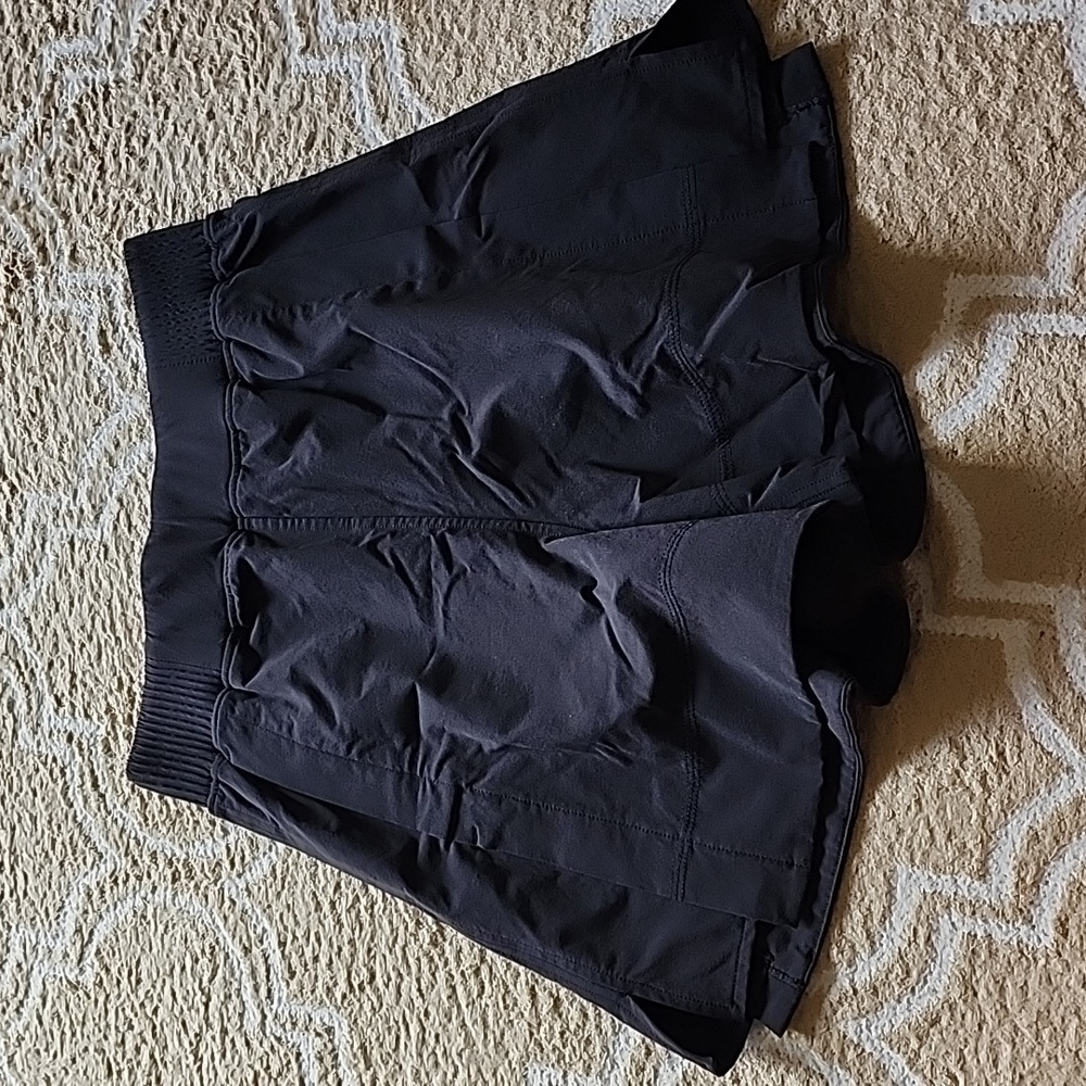 Lululemon Stretch Woven Relaxed-Fit High-Rise Short 4" in Black EUC - Picture 2 of 7
